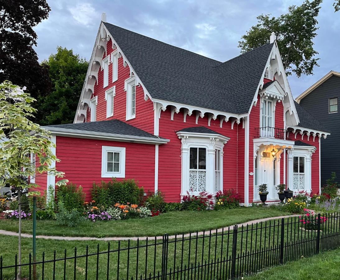The Red House Fredericton Bed & Breakfast Exterior photo